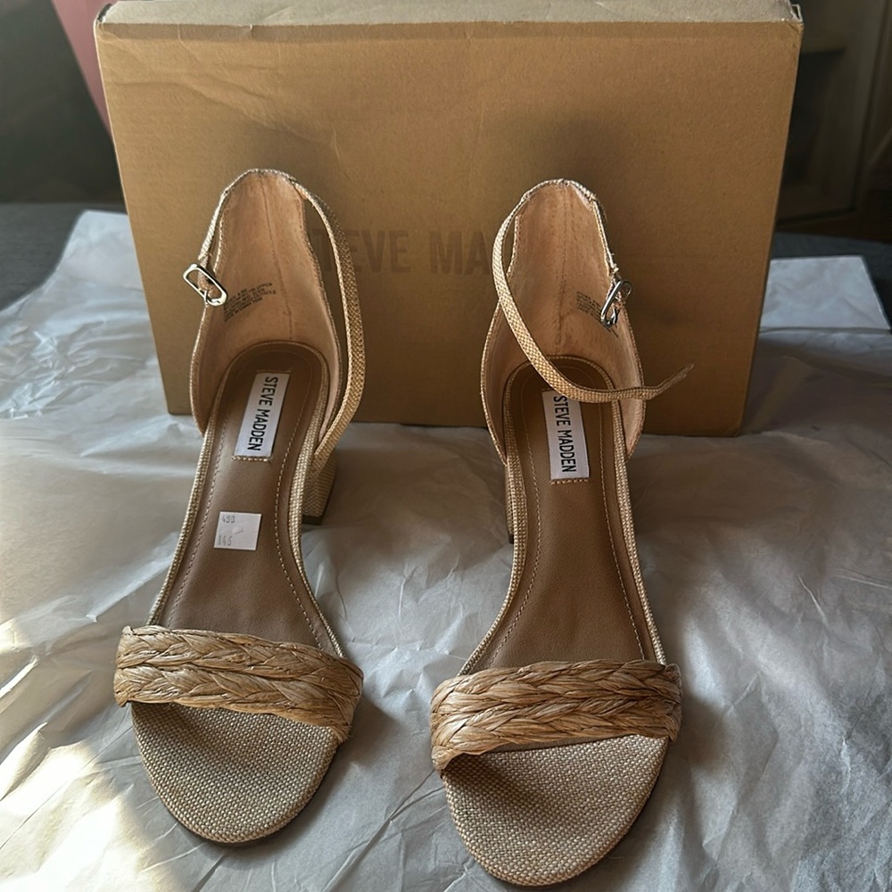Steve Madden Size 8.5 Sandals